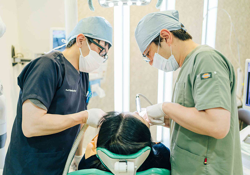 インプラント指導も行う専門の歯科医師によるインプラント治療